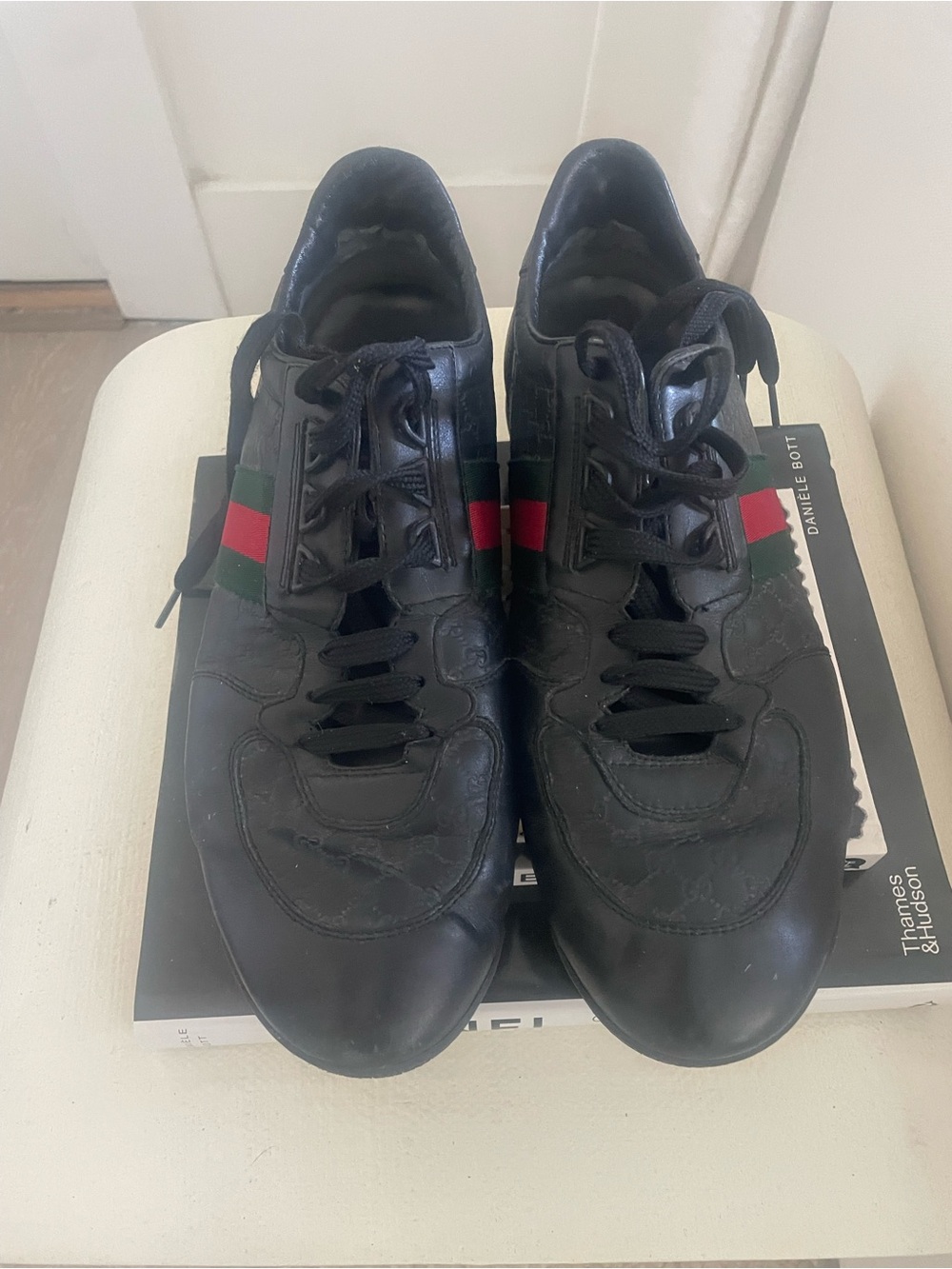 Gucci Black Leather Men's Low-Top Sneakers with Red & Green Stripe